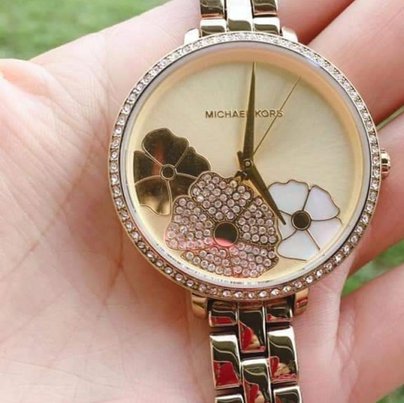 Michael Kors Gold watch - Picture 2 of 6